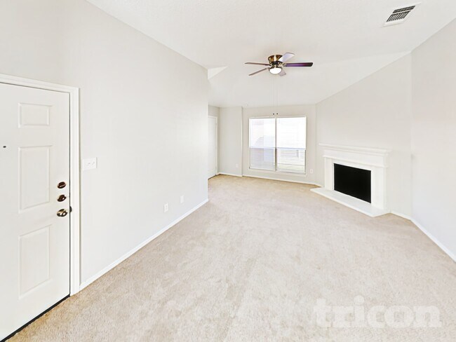 Building Photo - 10525 Flamewood Dr