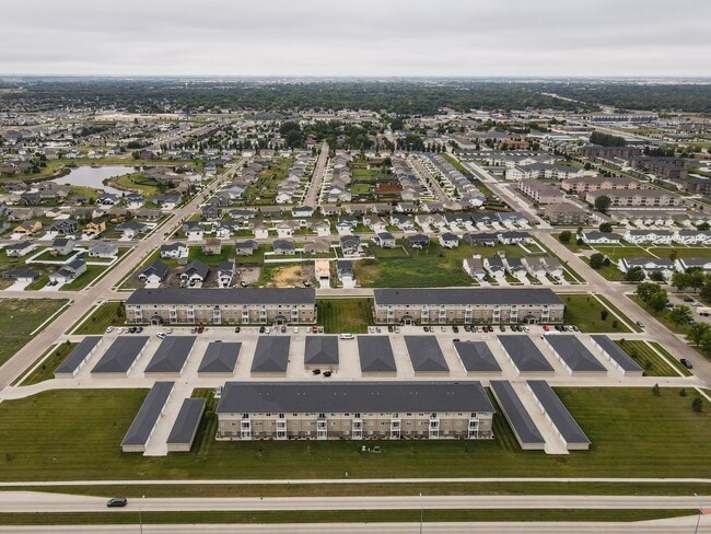 Building Photo - Summit Ridge