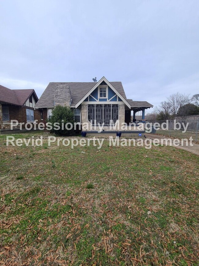 Building Photo - Spacious 2 Bedroom!
