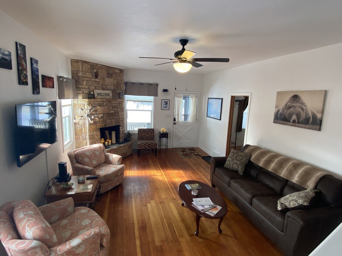 Primary Photo - 285 1st Ave E N