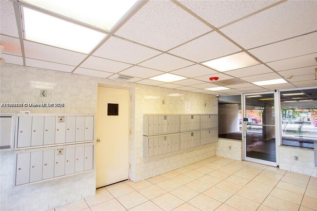 Foto del edificio - 1225 NE 124th St