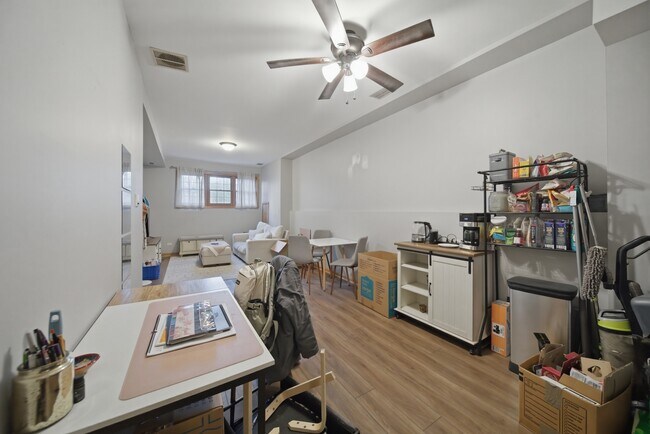 Foto del edificio - 844 N Wood St