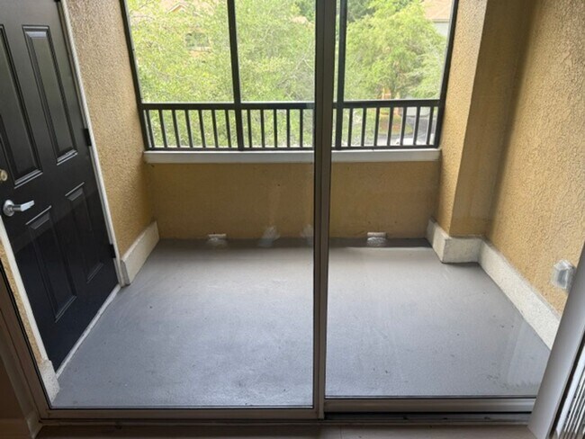 Building Photo - Beautiful Southside Jacksonville Condo