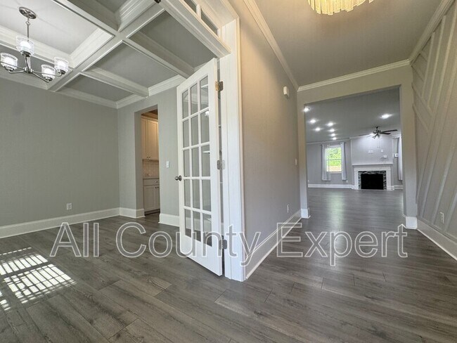 Foto del edificio - 5145 Explorer Ln