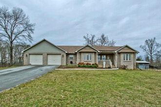 Building Photo - 3005 Old Hollow Rd