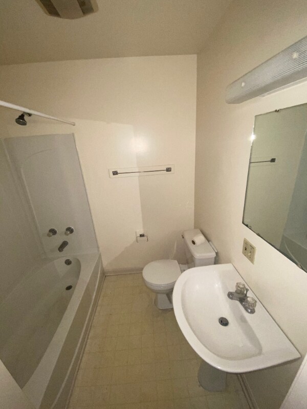 131 N Washington St Unit A, Gettysburg, PA 17325 Room for Rent in Gettysburg, PA