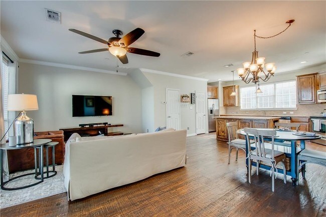 Foto del edificio - 2700 Club Ridge Dr