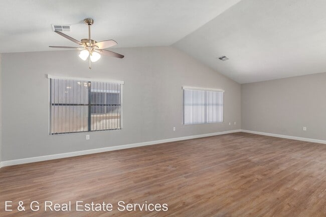 Building Photo - 3 br, 2 bath House - 445 S Meadows Dr