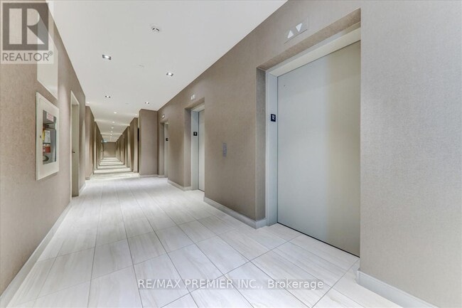 Building Photo - 10 Honeycrisp Cres