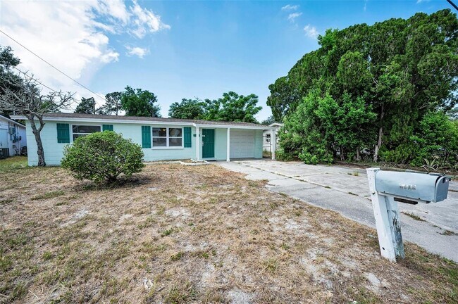 Building Photo - 7402 Country Club Dr