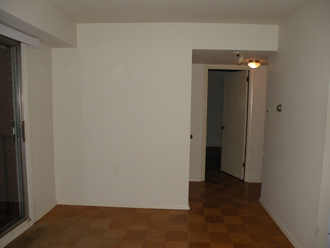 Foto del edificio - One bedroom condo in Leesburg