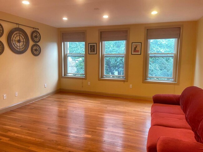 Foto del edificio - 394 Riverway