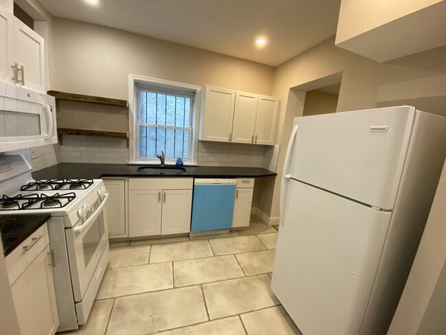 Kitchen - 1815 E Harold St
