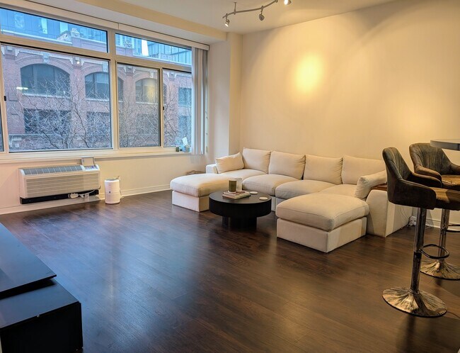 Foto del edificio - 211 E Ohio St