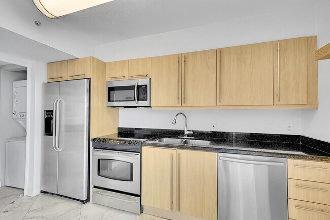 Foto del edificio - 7600 Collins Ave