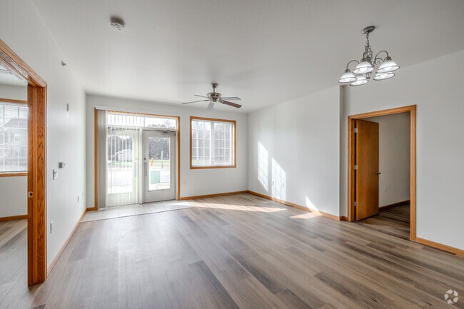 Interior Photo - The Commons of Foxboro