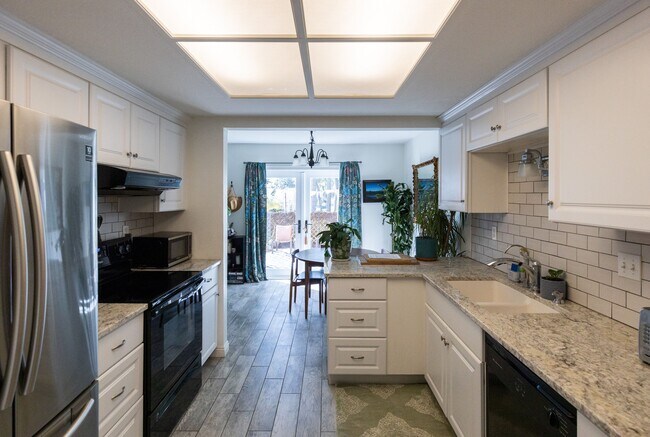 Foto del edificio - 23408 Highcrest Rd