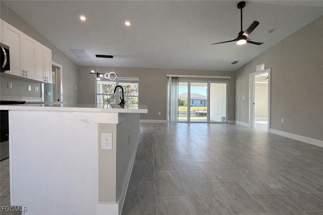 Building Photo - 3339 NE 13th Ave