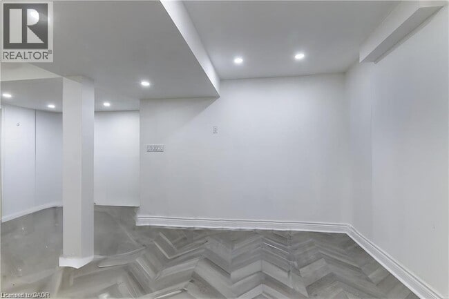 Building Photo - 252 Thorner Dr