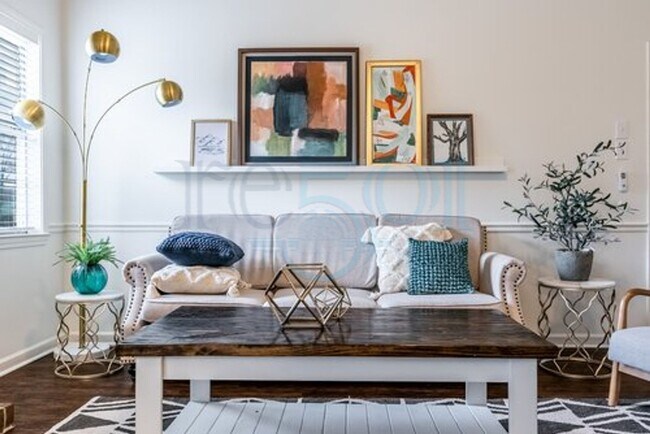 Foto del edificio - Attn: Pilots! 3BR 2BA Crashpad!