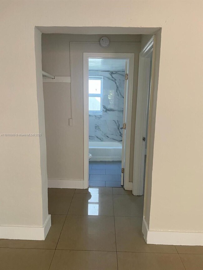Foto del edificio - 1281 NW 60th St