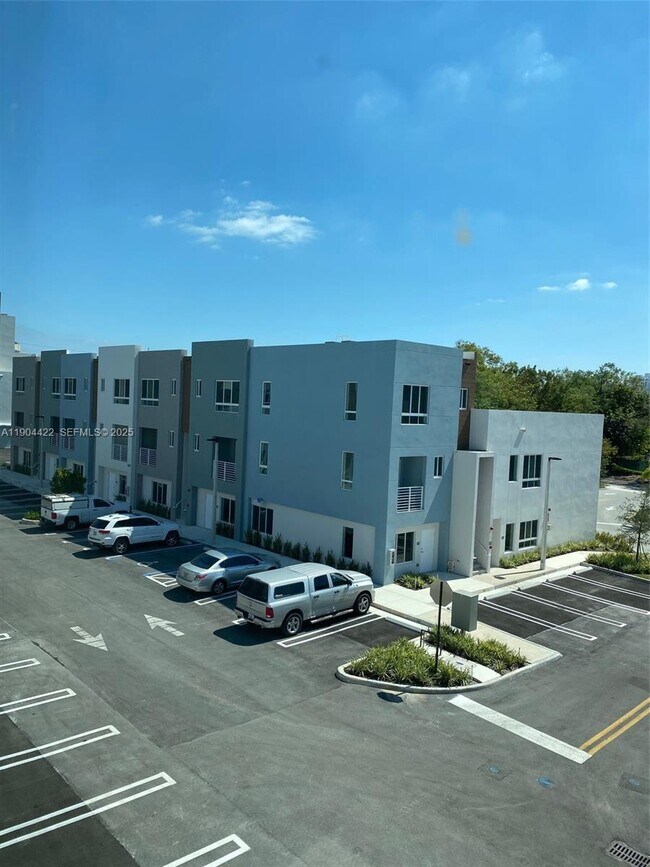 Building Photo - 2561 NE 193rd St