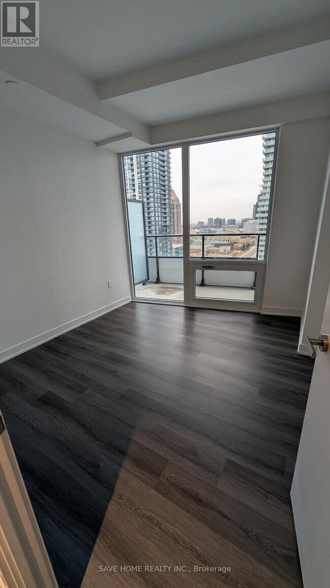 Building Photo - 448 Burnhamthorpe Rd W