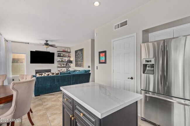 Foto del edificio - 16643 S 15th St