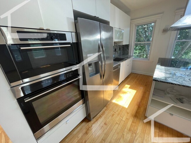 Building Photo - HOT CAMBRIDGE LISTING!!!!!