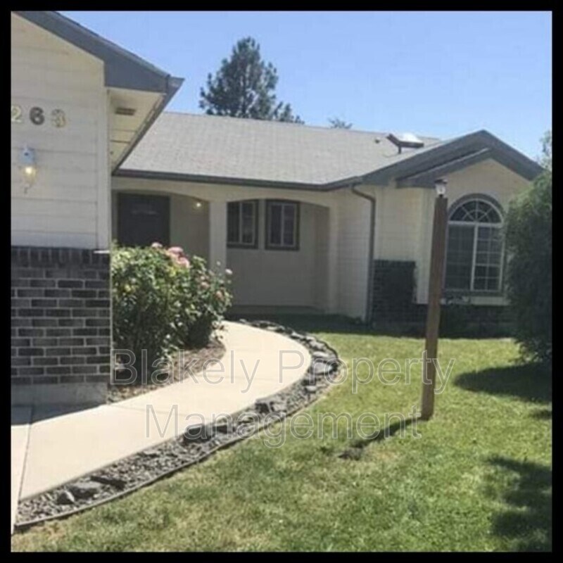 Foto principal - 2263 E Clarene St