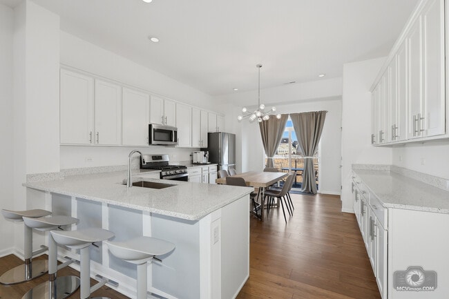 Building Photo - 12629 S Potomac Dr