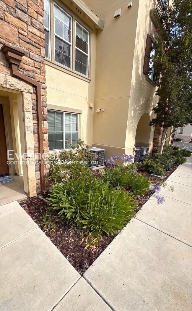 Building Photo - 3-Bed/3.5-Bath Townhome/ Available Soon!