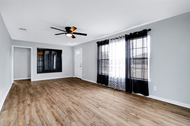 Building Photo - 822 Rockwell Blvd