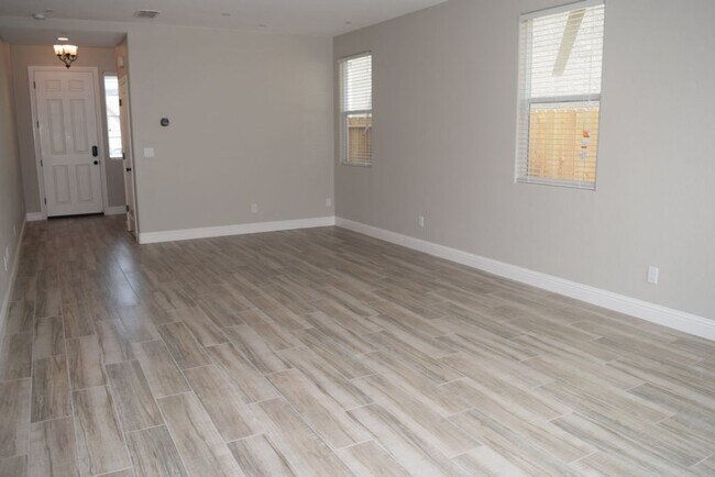 Building Photo - 1440 Forsythia Dr