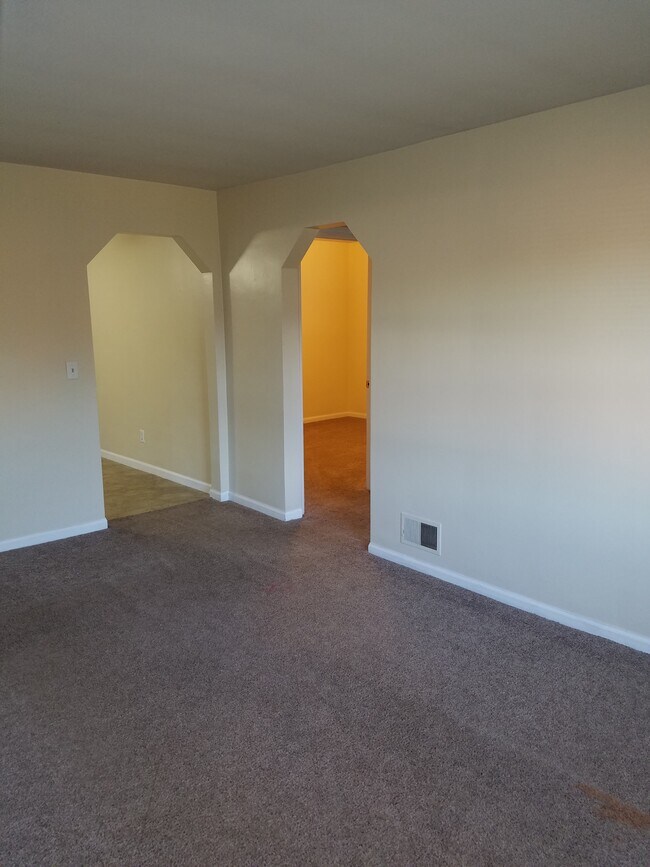 Living room entrance - 116 E 35th St