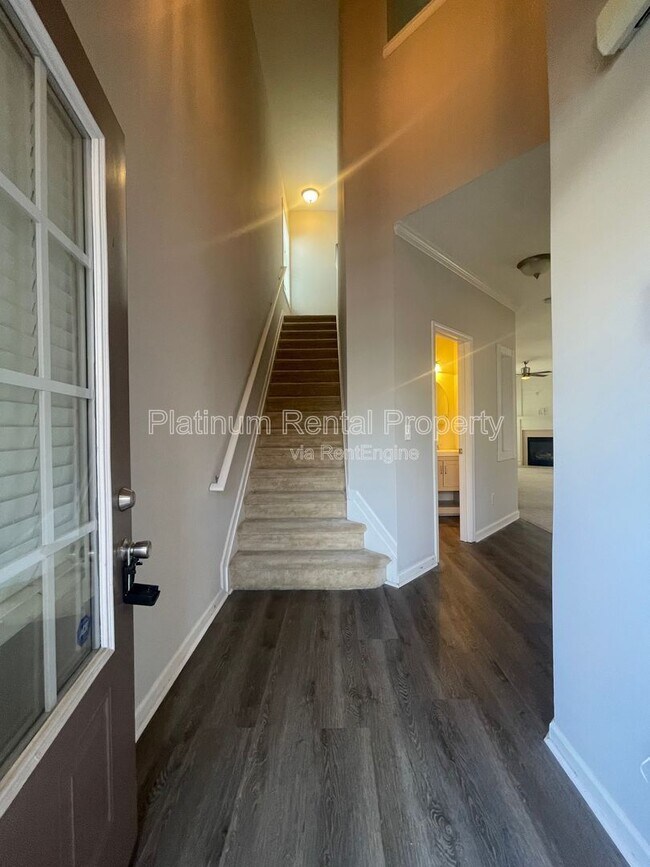 Foto del edificio - 5545 Weddington Dr