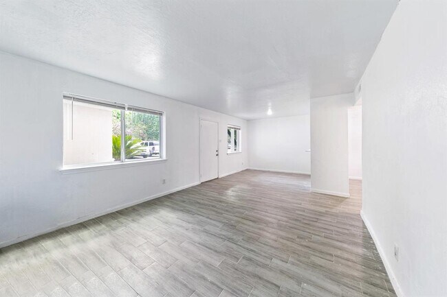 Building Photo - 1312 W Adoue St
