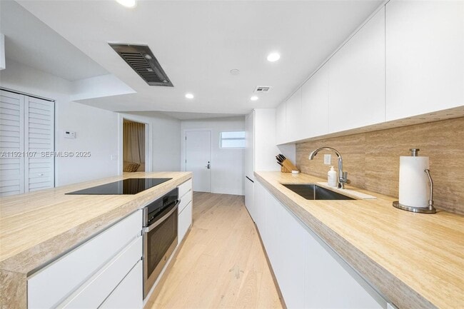 Foto del edificio - 1881 Washington Ave