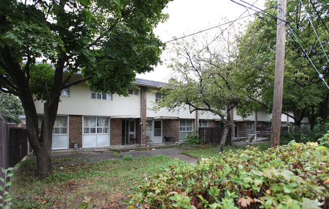 Photo principale - 1-87 Bredonhill Ct