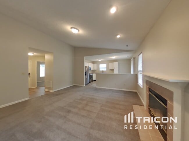 Building Photo - 1322 Thomas Dr