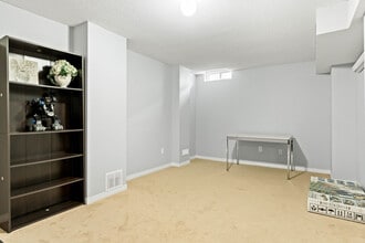 Building Photo - 60 Commodore Dr