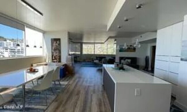Building Photo - Spectacular Pacific Palisades ocean view c...