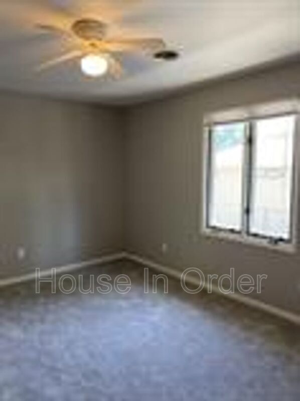 Foto del edificio - 2361 Hendersonville Rd