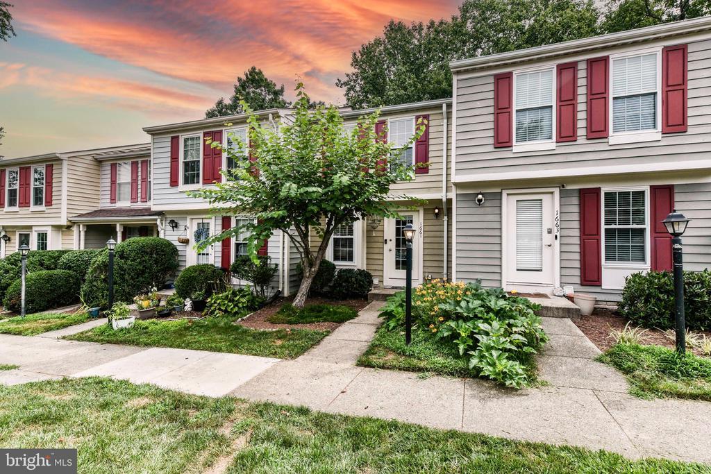 Primary Photo - 1661 Fieldthorn Dr