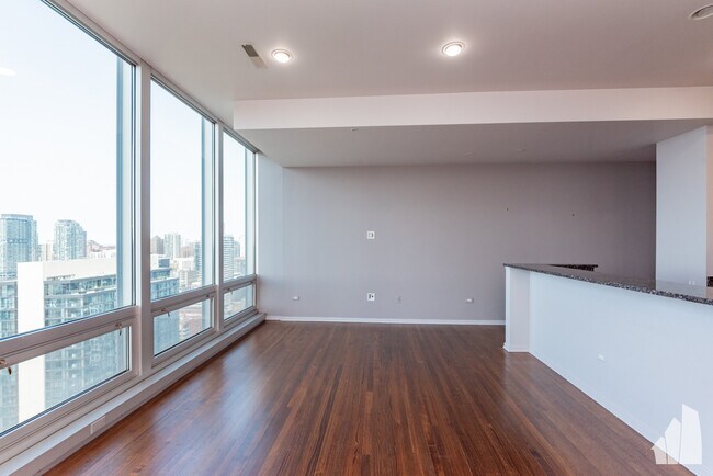 Foto del edificio - 500 W Superior St