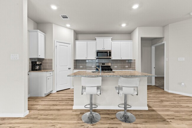 Building Photo - 15011 Maskette Ave