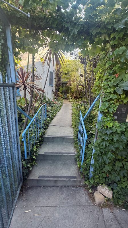 Foto del edificio - 1701 Nichols Canyon Rd