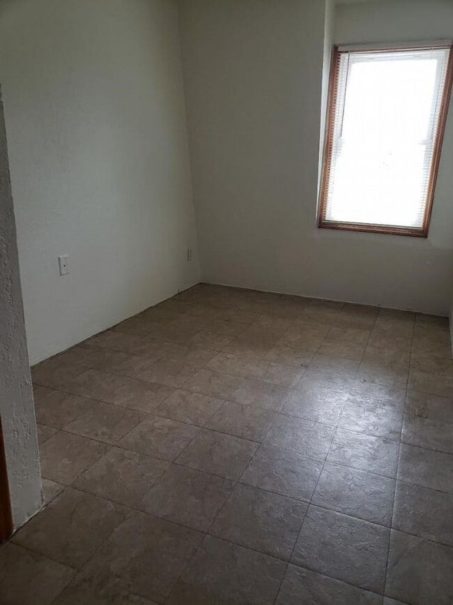 Building Photo - 9020H N. 95th Street - 4 Bedroom Townhouse