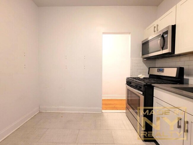 Building Photo - 1 bedroom in ASTORIA NY 11102