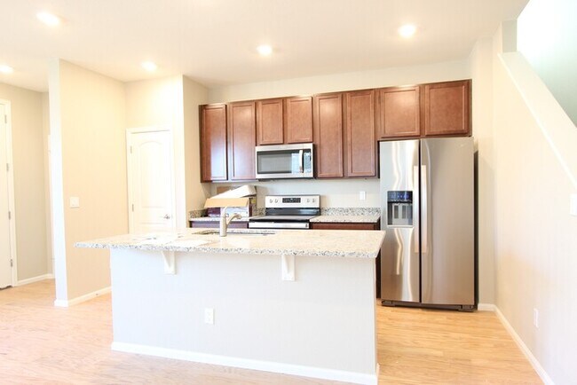 Foto del edificio - Fantastic Brand New 4 Bedroom/ 3.5 Bath Home with Cherry Creek Schools-NO SHOWINGS UNTIL 6/14